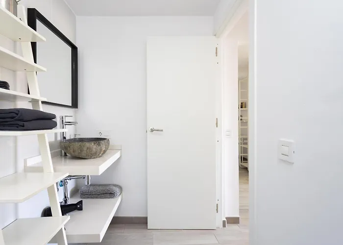 Superior One-Bedroom Apartment